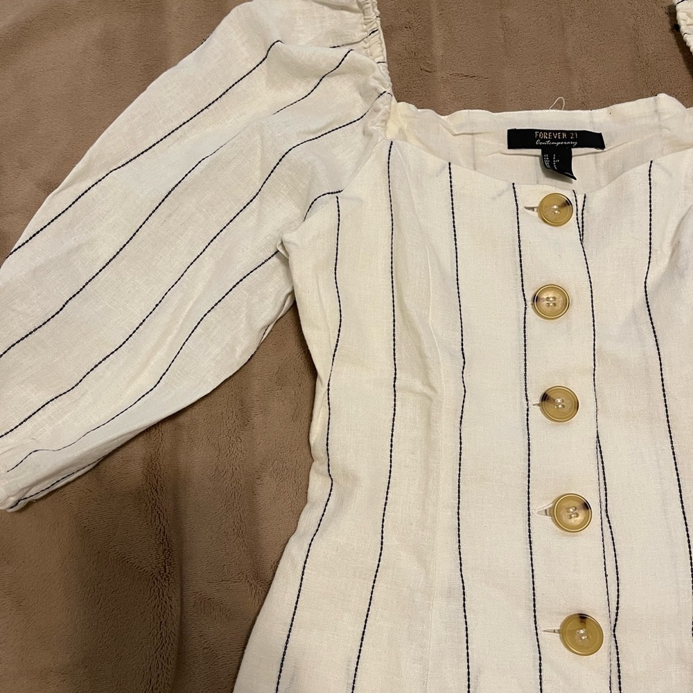 Forever21 blouse. - Picture 2 of 3